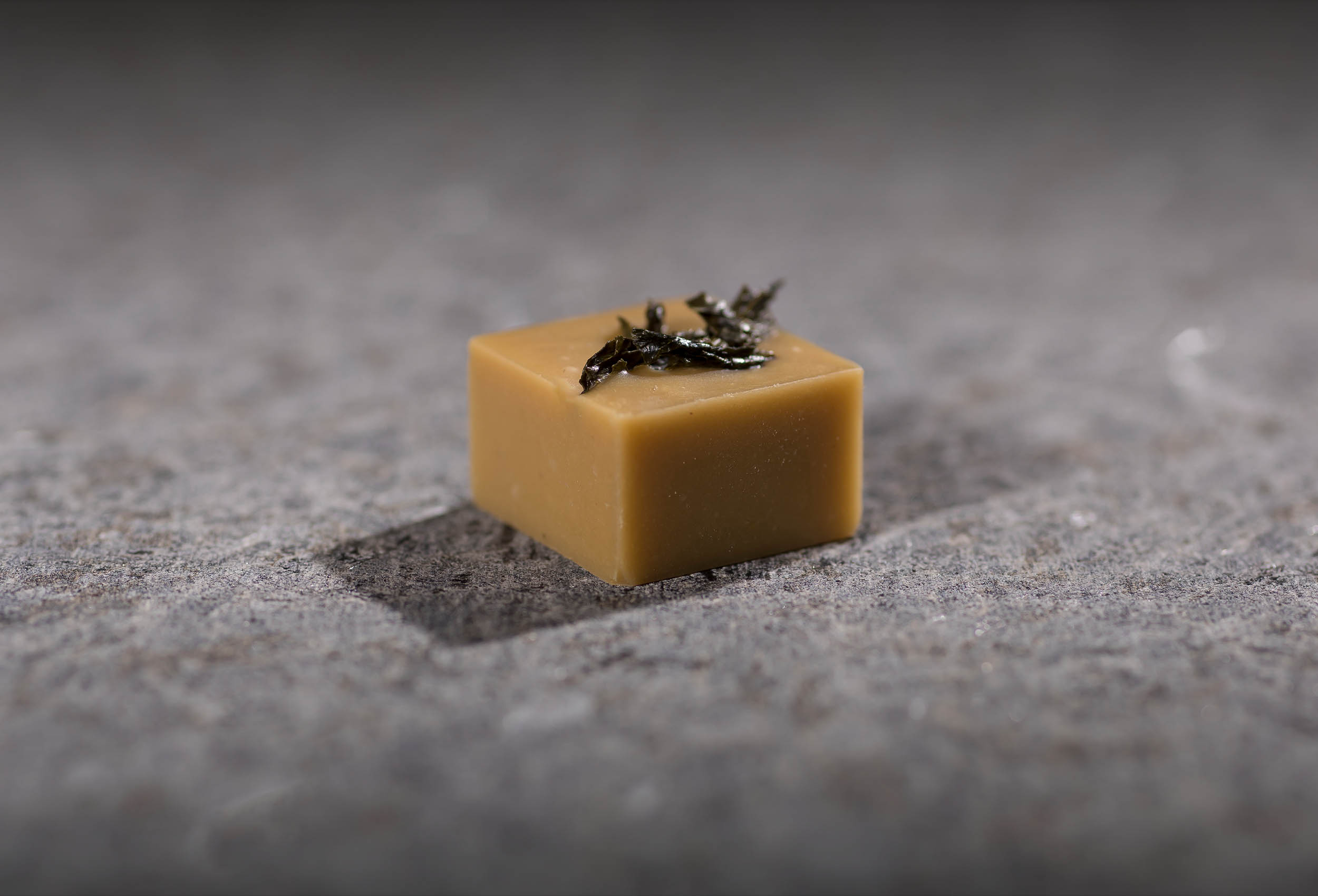 MOHINI Truffles: Licht und Linie – Kompositionen in hellen Noten.