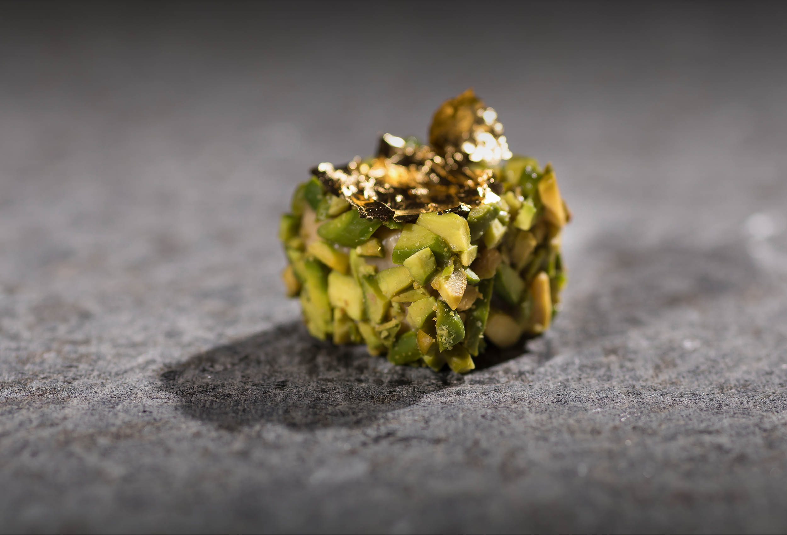 MOHINI Truffles: Licht und Linie – Kompositionen in hellen Noten.